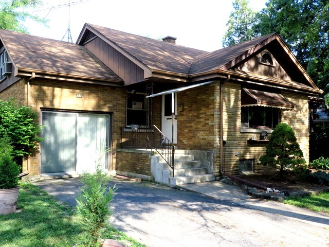 Property Photo: 27 Grant Street IL 60559