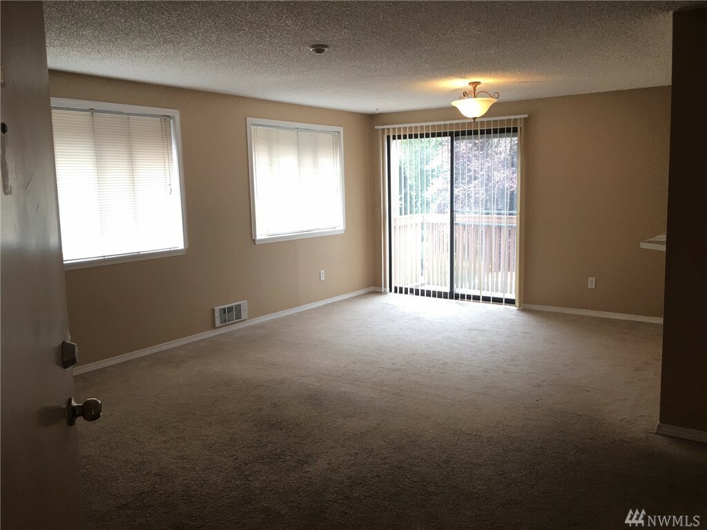 Property Photo:  9616 NE 188th St 301  WA 98011 