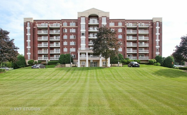 Property Photo:  7061 Touhy Avenue 204  IL 60714 