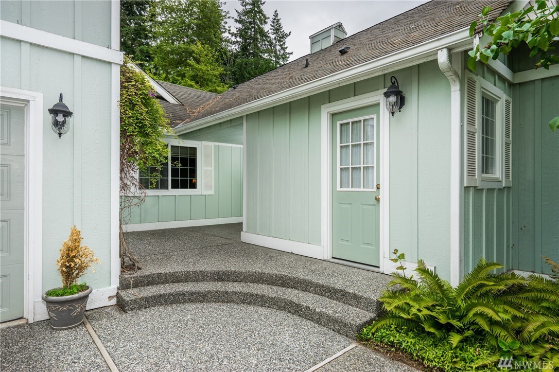 Property Photo: 3410 E Broadway St WA 98274