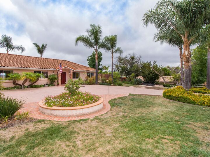 Property Photo: 424 Ali Way CA 92028