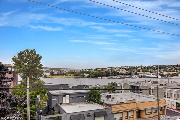 Property Photo:  2618  Eastlake Avenue E B  WA 98102 