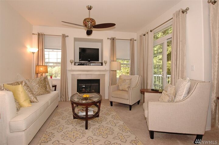 Property Photo: 1855 Trossachs Boulevard SE 2104 WA 98075