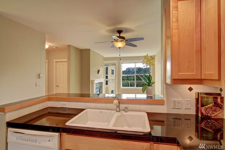Property Photo:  2901 NE Blakeley St 410  WA 98105 