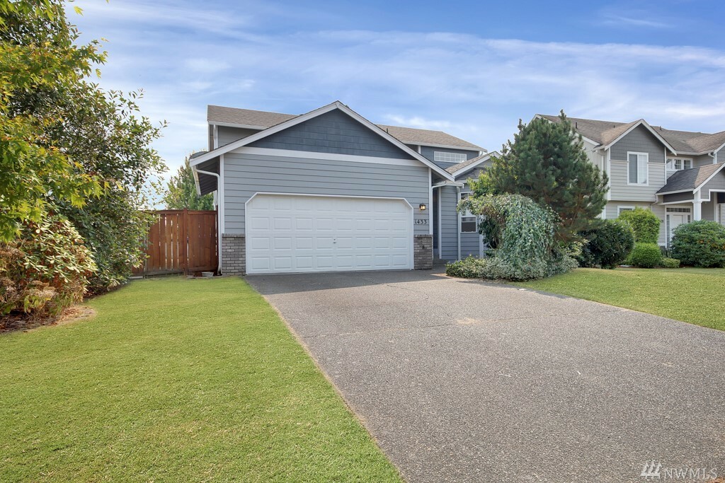 Property Photo:  1433 Dieringer Ave  WA 98321 