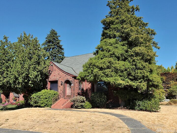 Property Photo:  1534 46th Ave SW  WA 98116 