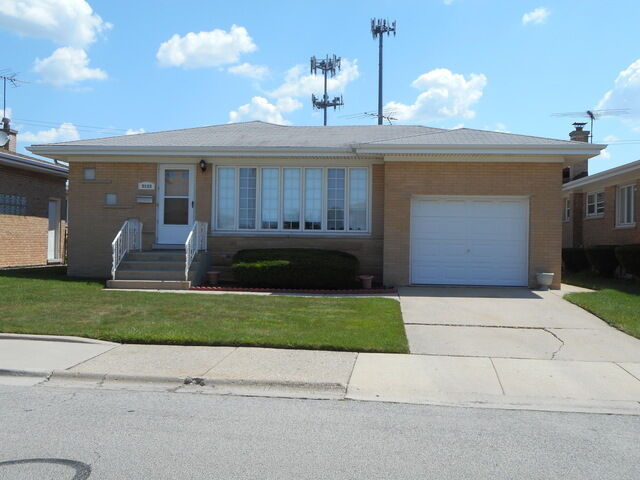 Property Photo: 5133 Chester Avenue IL 60656