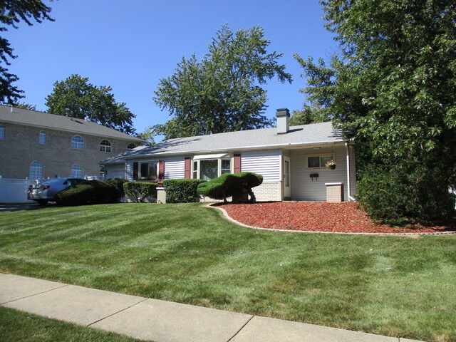 Property Photo: 630 Alhambra Lane IL 60169