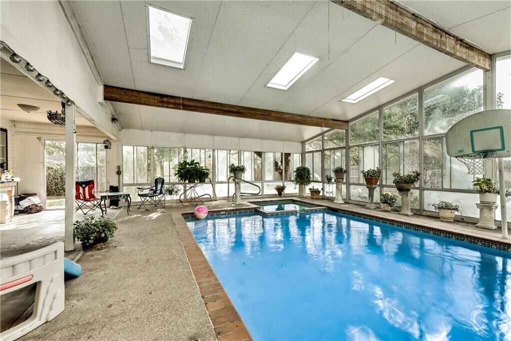 Property Photo: 3610 W Shady Shores Road TX 76208