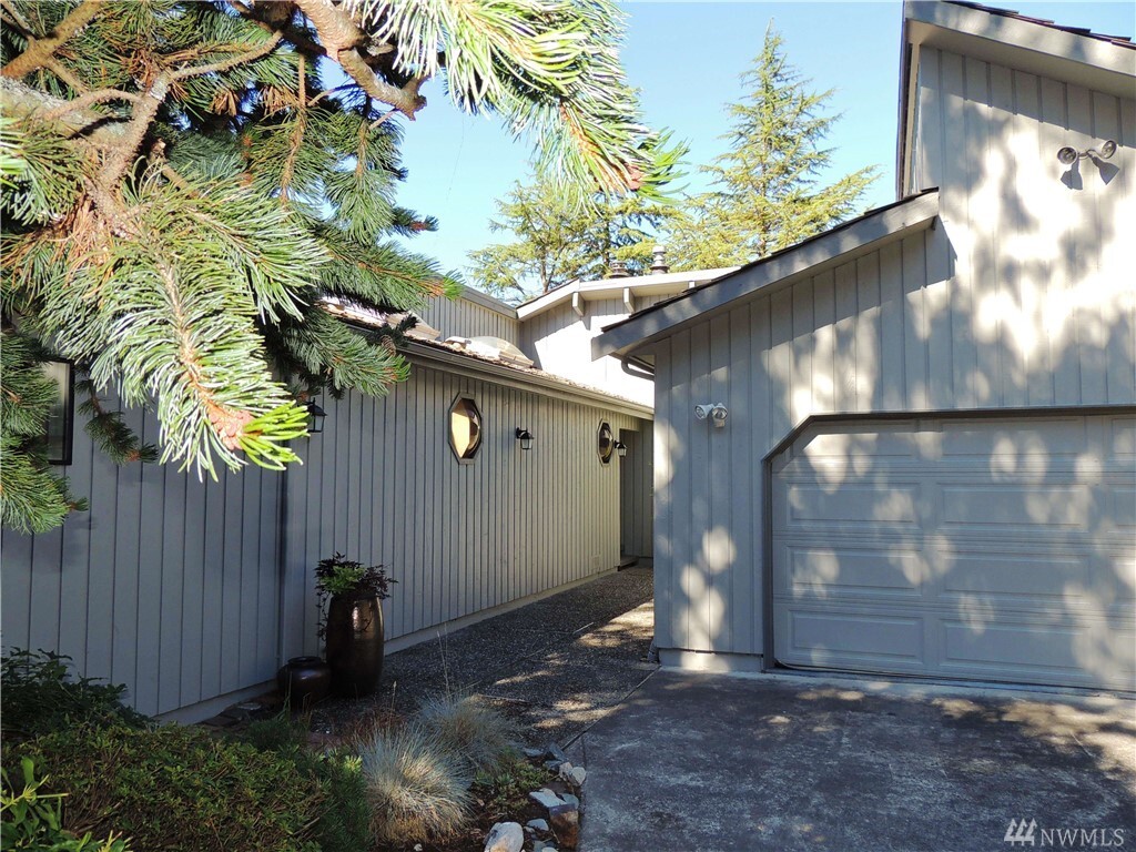 Property Photo: 533 Spokane Place WA 98257