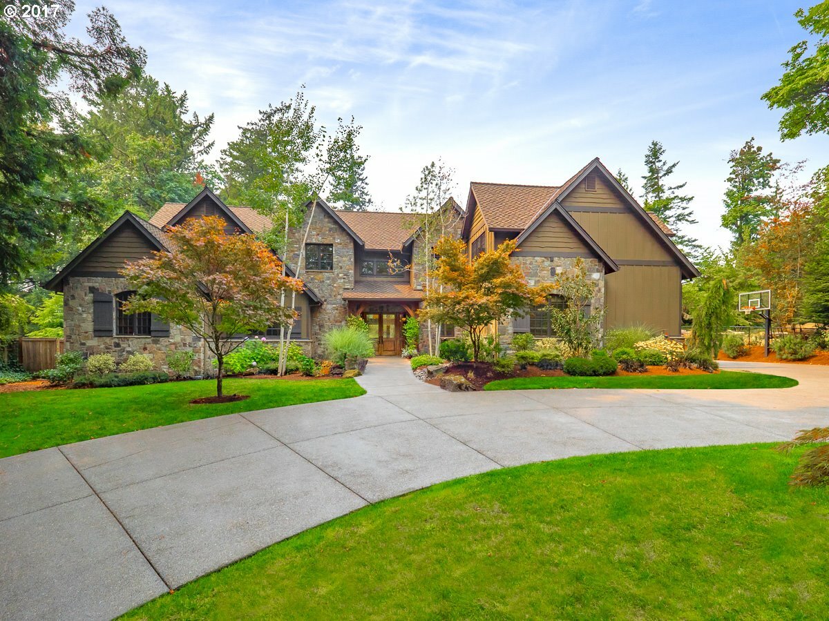 Property Photo: 4075 SW Charming Way OR 97225