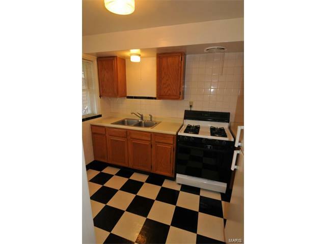 Property Photo: 860 McKnight Road 2E 63132