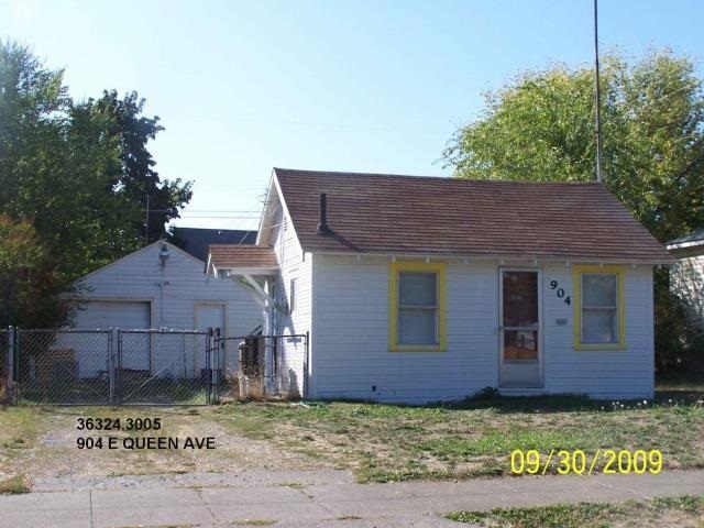 Property Photo:  904 E Queen Ave  WA 99207 