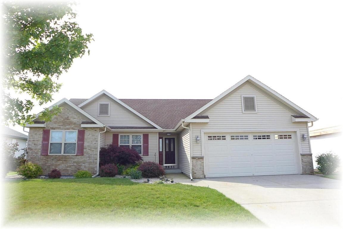 Property Photo:  9631 Prairie Crossing Dr  WI 53126 
