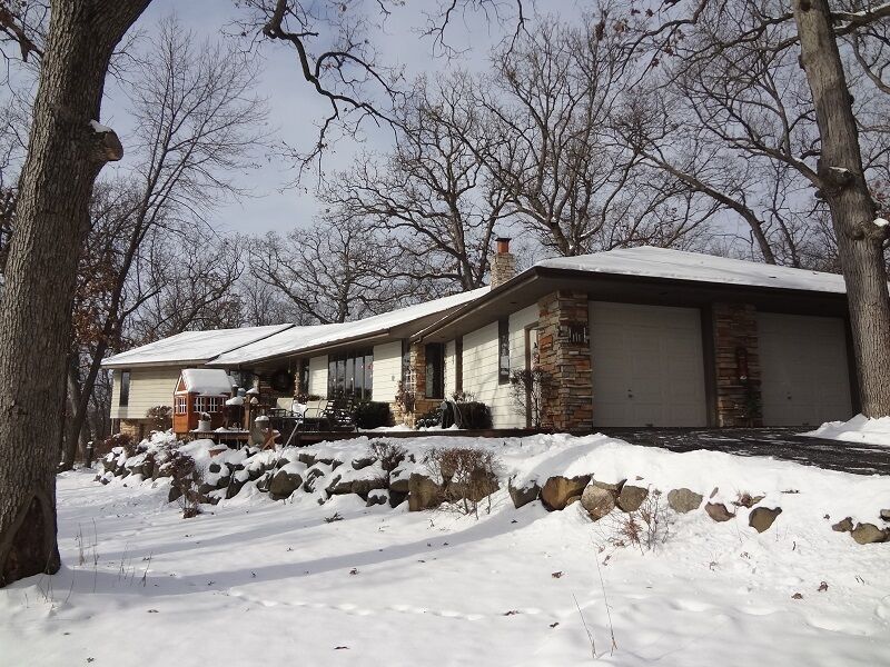 Property Photo:  1689 Red Oak Dr  WI 53589 