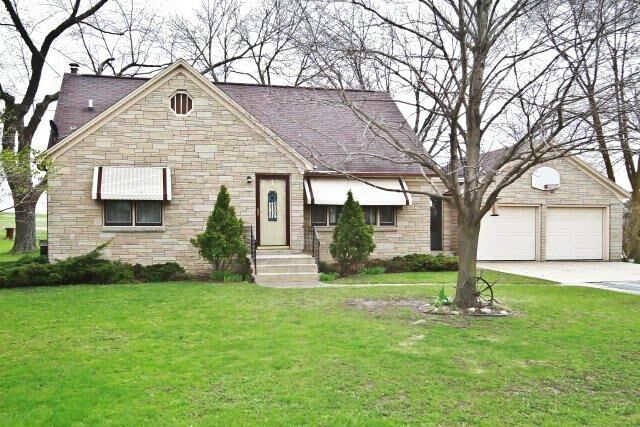 Property Photo: 622 Elm St WI 53002