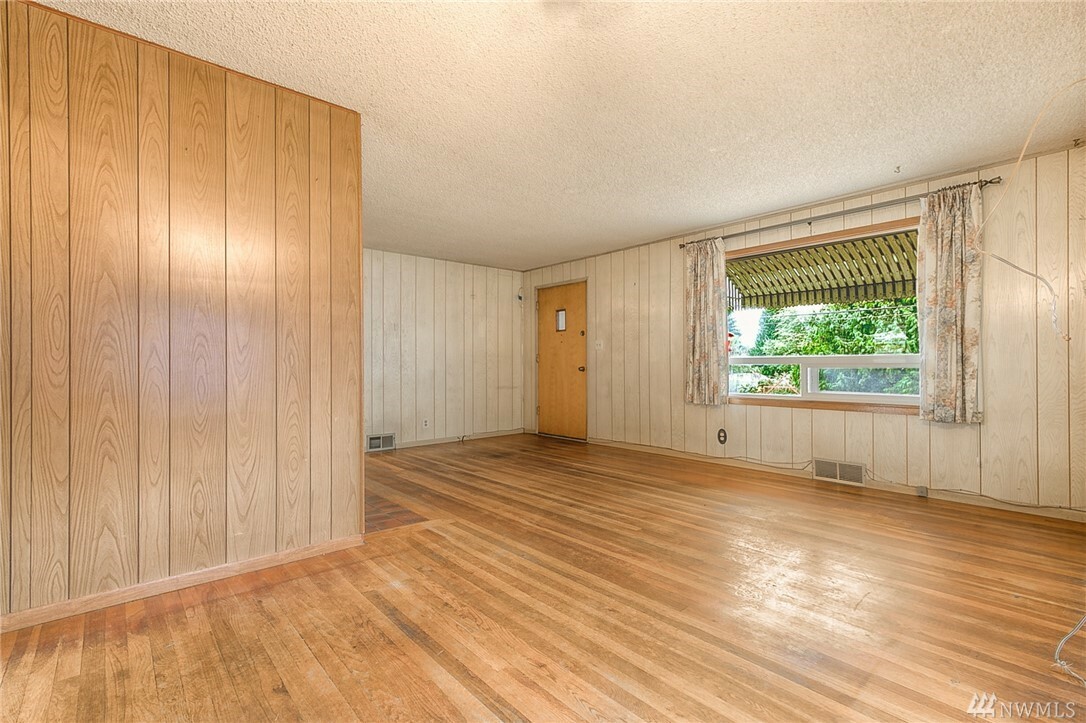 Property Photo: 10456 7th Ave SW WA 98146