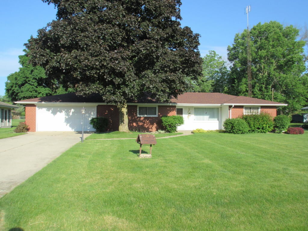 Property Photo: 330 Cherry Hill Dr WI 53406