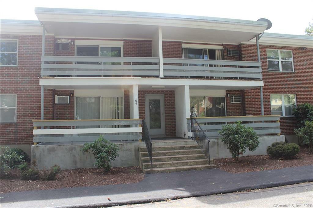 Property Photo: 104 Oakwood Avenue B-1 CT 06119