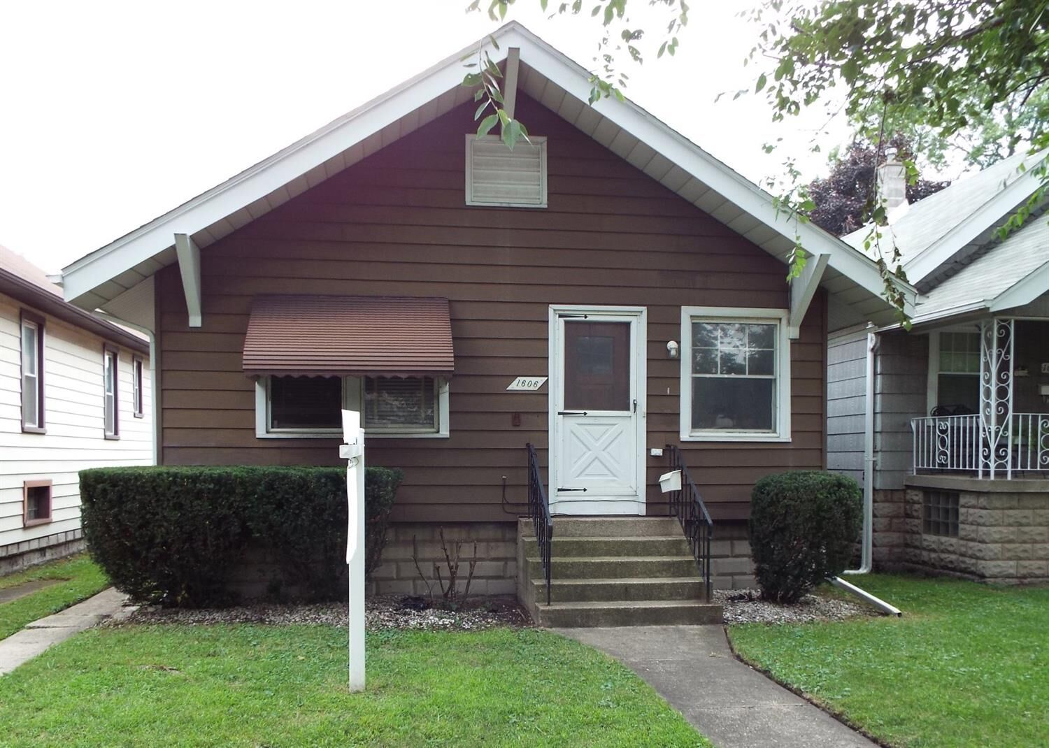 Property Photo:  1606 Atchison Avenue  IN 46394 