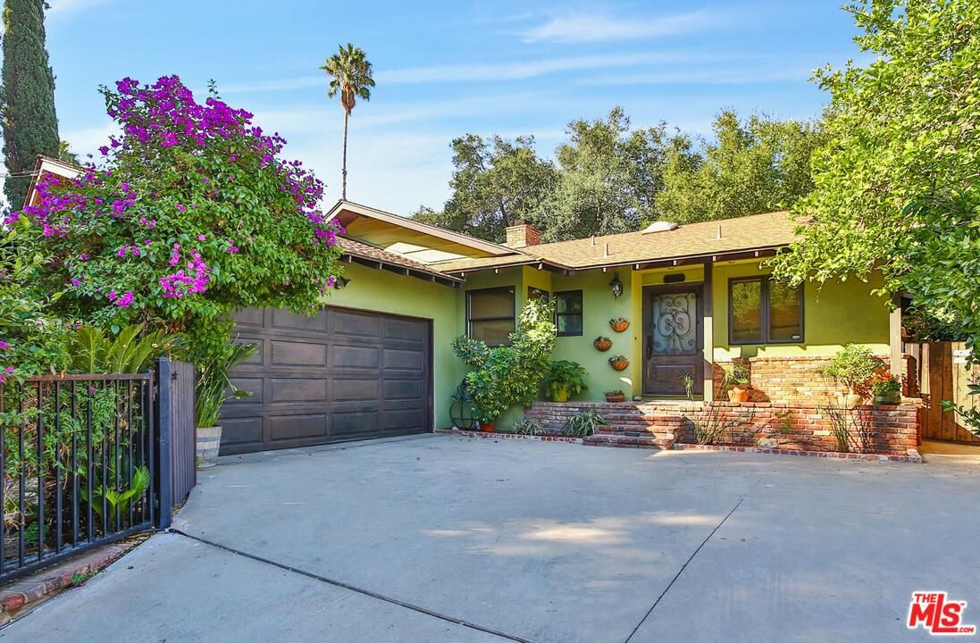 Property Photo: 4609 Santa Lucia Dr CA 91364