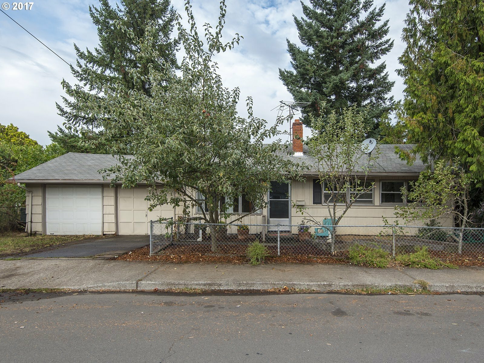 Property Photo:  6205 SE 83rd Ave  OR 97266 