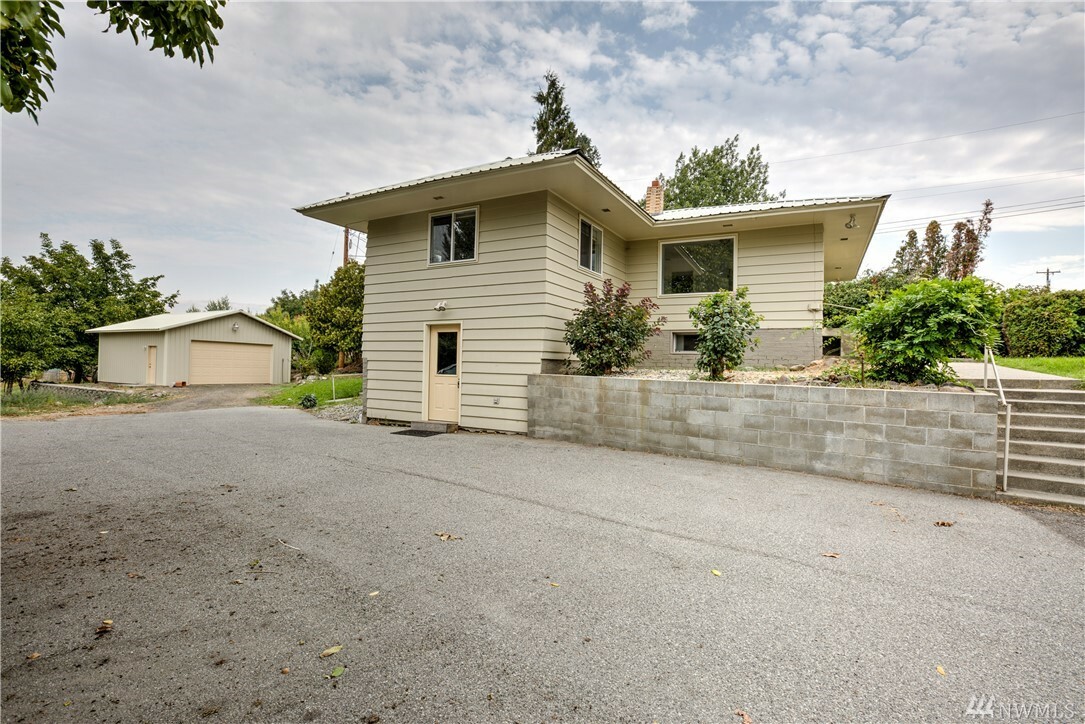 Property Photo:  1815 Grant Rd  WA 98802 