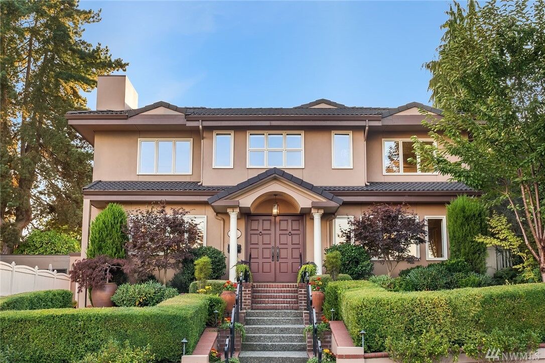 Property Photo:  3141 E Laurelhurst Dr NE  WA 98105 