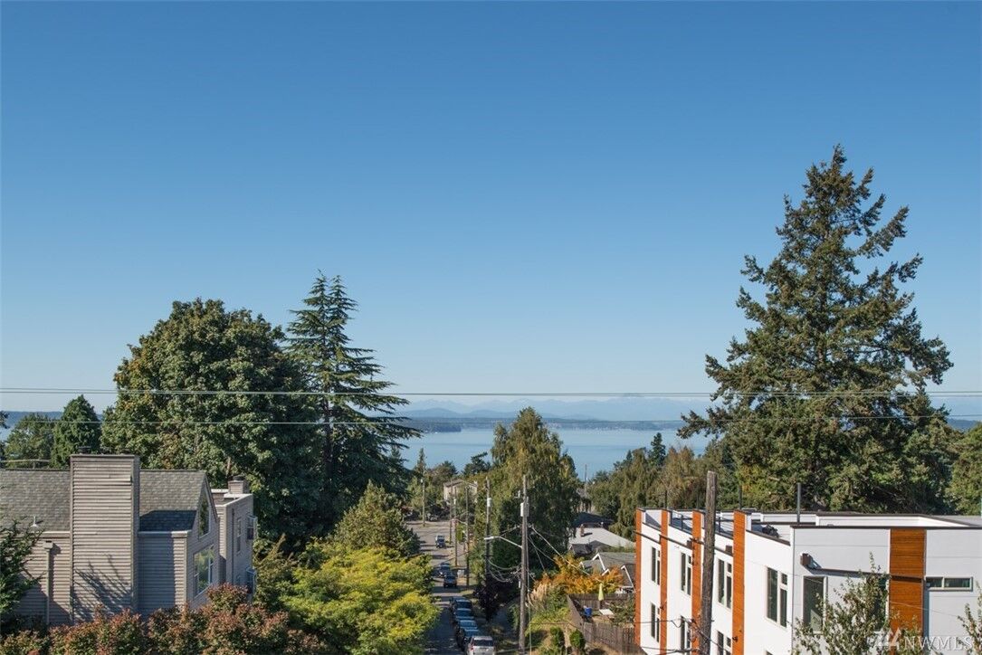 Property Photo:  6920 California Ave SW 44  WA 98136 