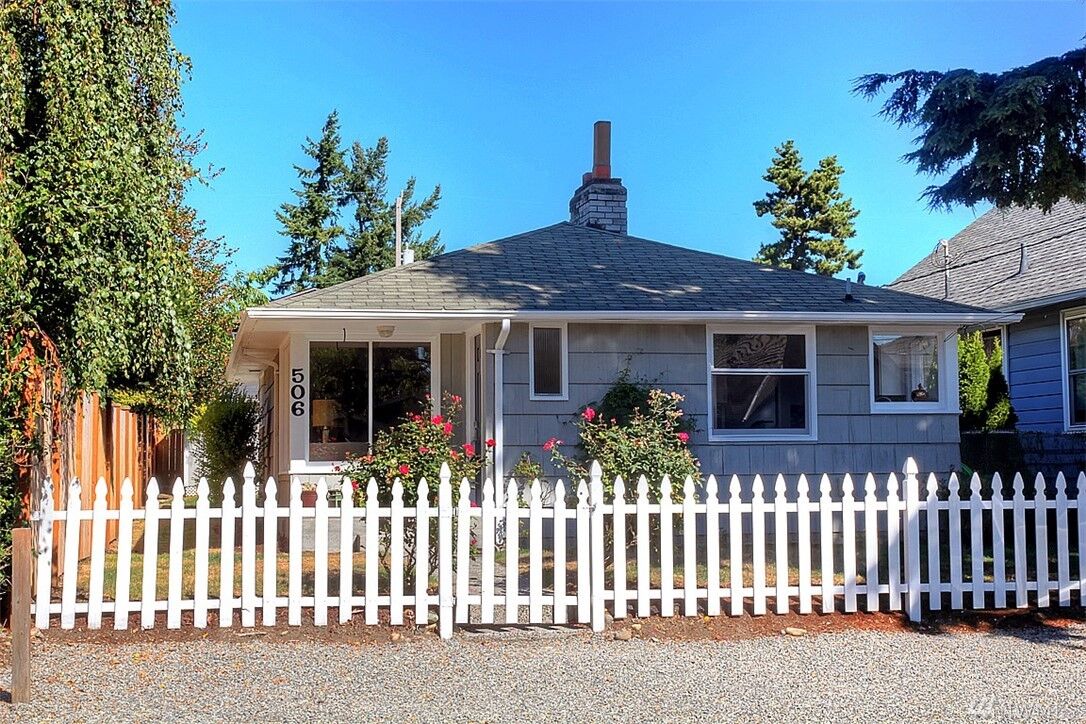 Property Photo: 506 N 104th St WA 98133