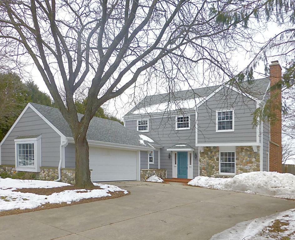 Property Photo:  810 Willow Ln  WI 53027 