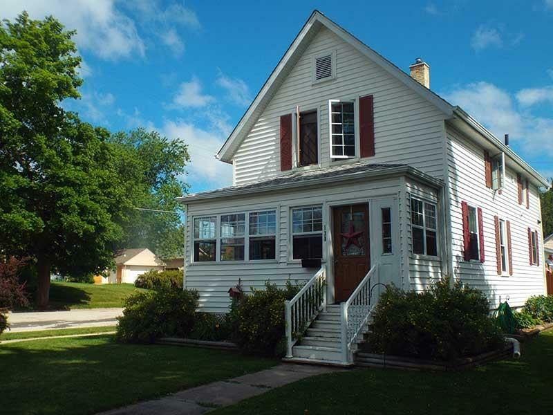 Property Photo:  138 Forest Ave  WI 53040 