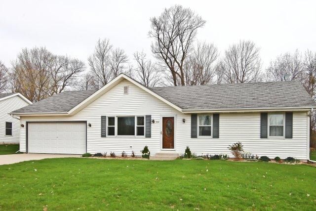 Property Photo: 232 Hargrove Pl WI 53095-5191