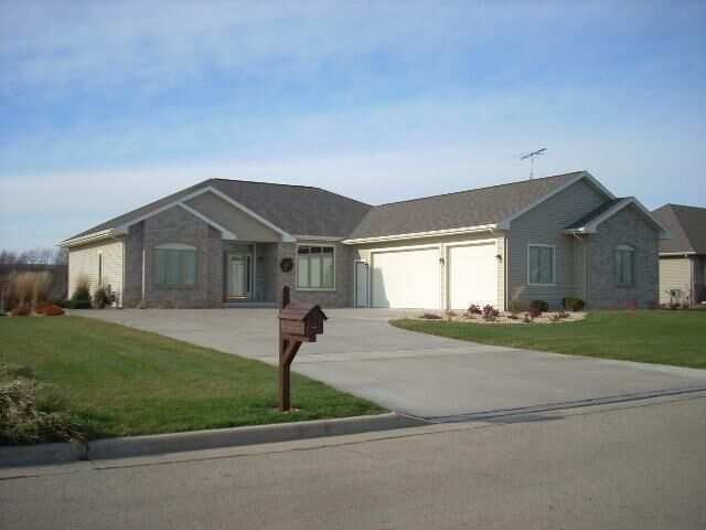 Property Photo:  943 Green Bay Dr  WI 53050 