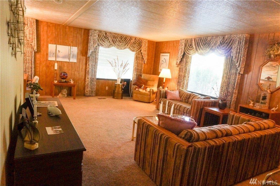 Property Photo: 201 Union Ave SE 171 WA 98059