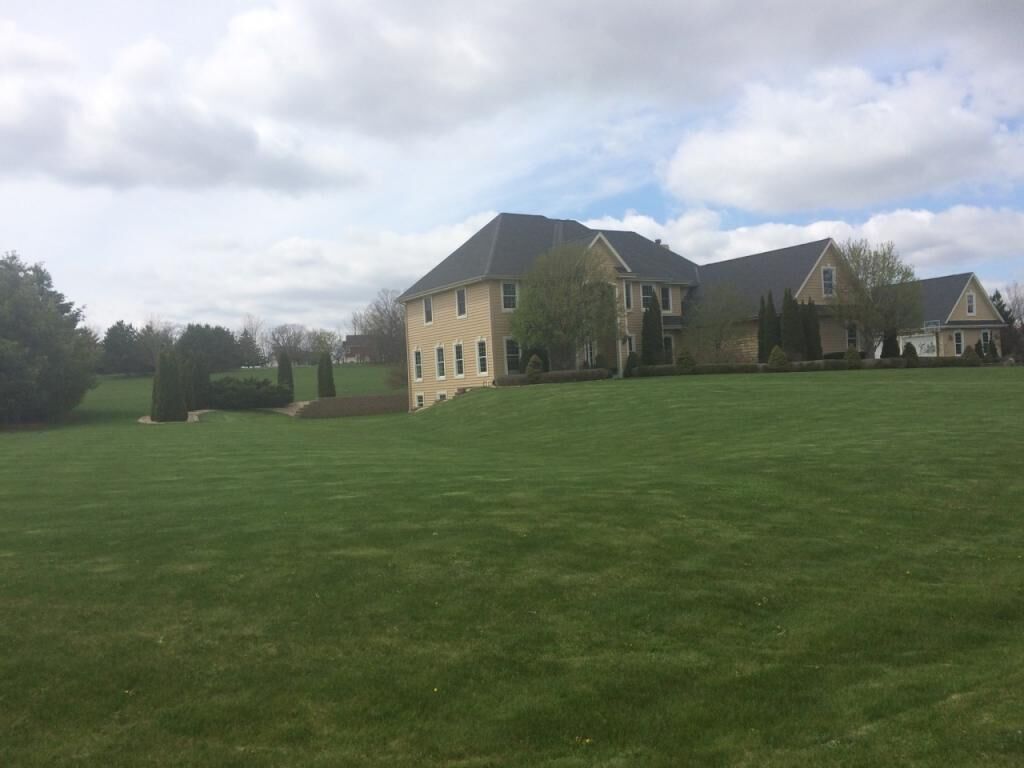 Property Photo:  1617 Prairie Ln  WI 53033 