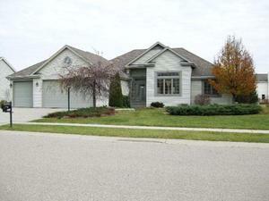 Property Photo:  967 Spring Waters Dr  WI 53066-4181 