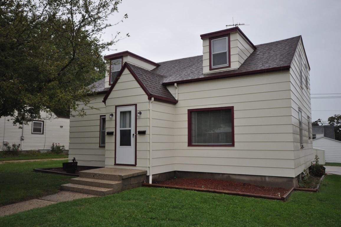 Property Photo:  1129 N 9th Ave  WI 53090 