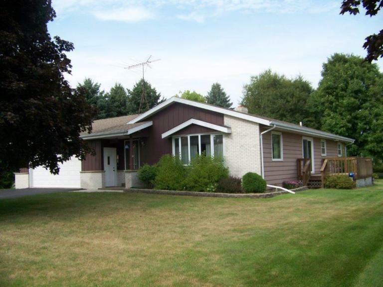 Property Photo: N1623 Lake Ridge Dr WI 53001-1407