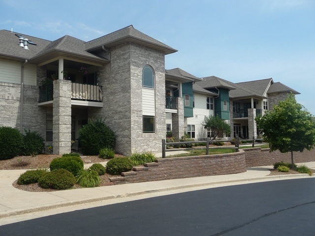 Property Photo:  480 N Silverbrook Dr 104  WI 53090 