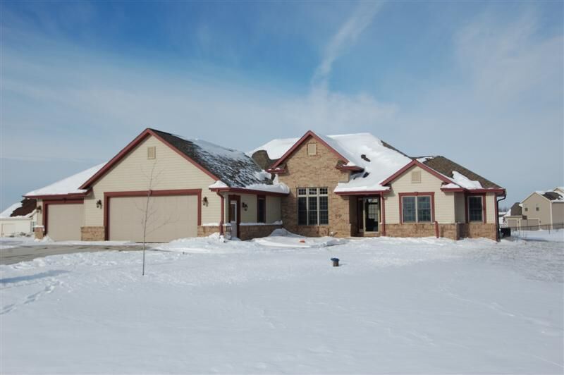 Property Photo: 5239 High Ridge Trl WI 53095