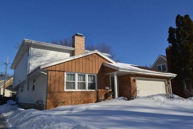 Property Photo:  1024 E Colfax Pl  WI 53217-5705 