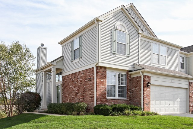 Property Photo: 8 Pine Grove Court IL 60102