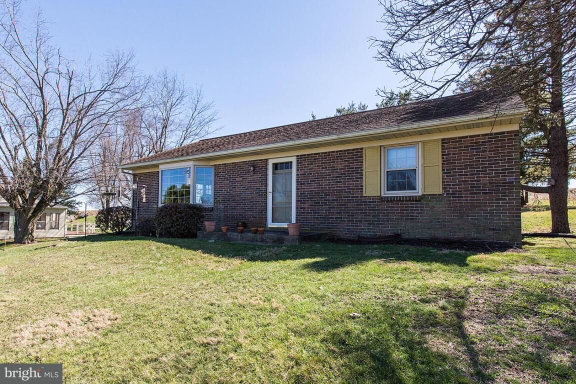 Property Photo:  32 Penny Road  PA 17532 