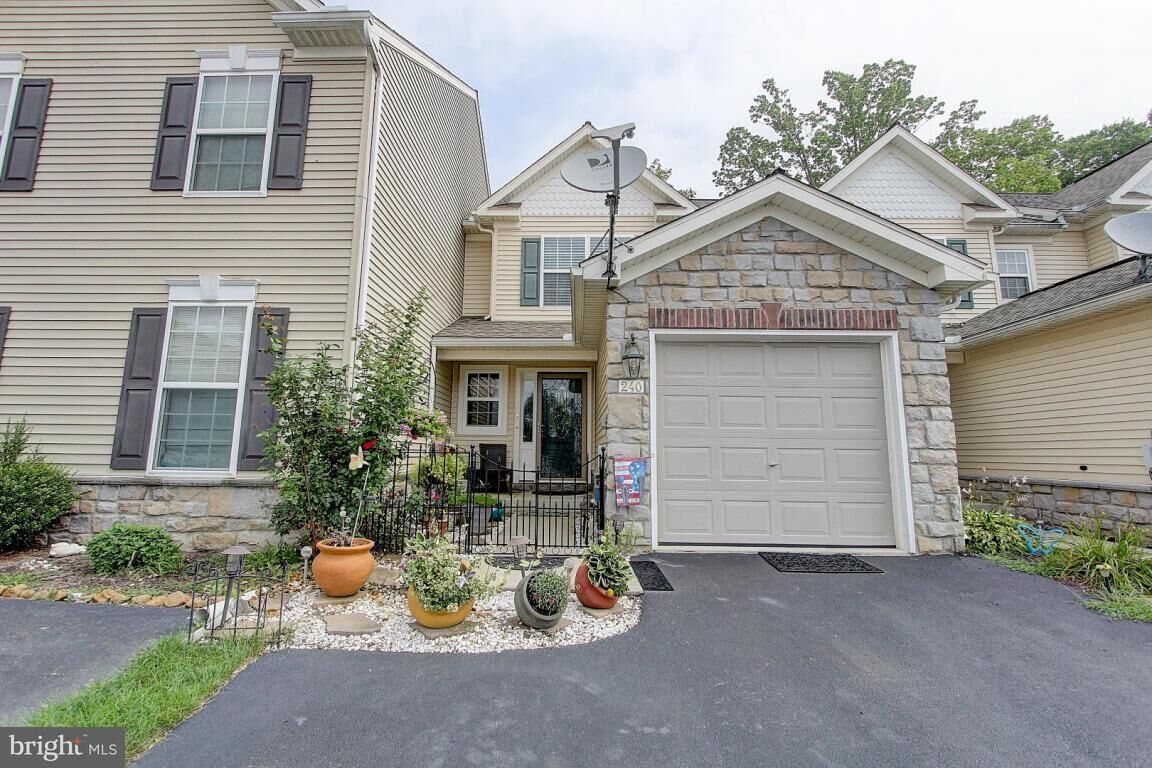 Property Photo:  240 Red Cedar Lane  PA 17547 
