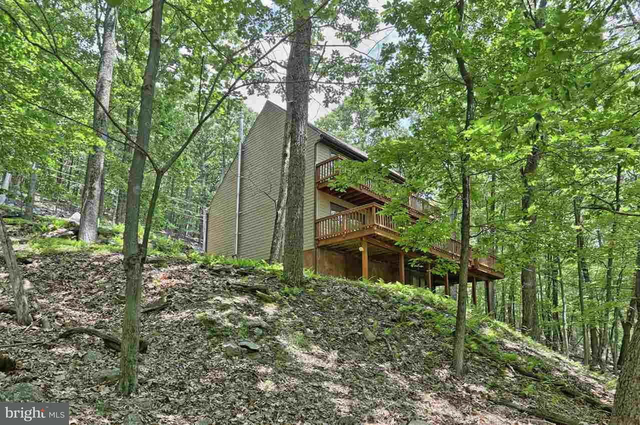 Property Photo: 114 Iroquois Circle PA 18202