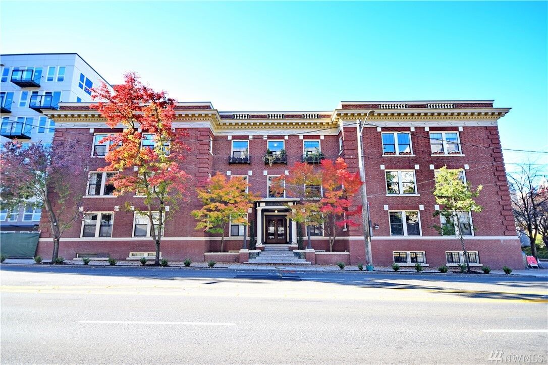 Property Photo:  615 Boren Ave 21  WA 98104 