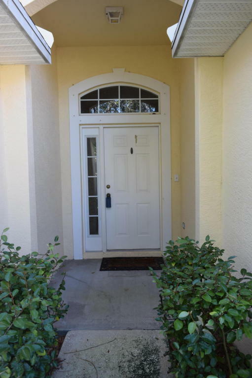 Property Photo:  944 Tavernier Circle NE  FL 32905 