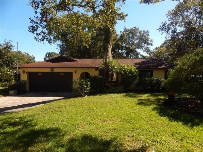 Property Photo: 9001 Hogans Bend FL 33647