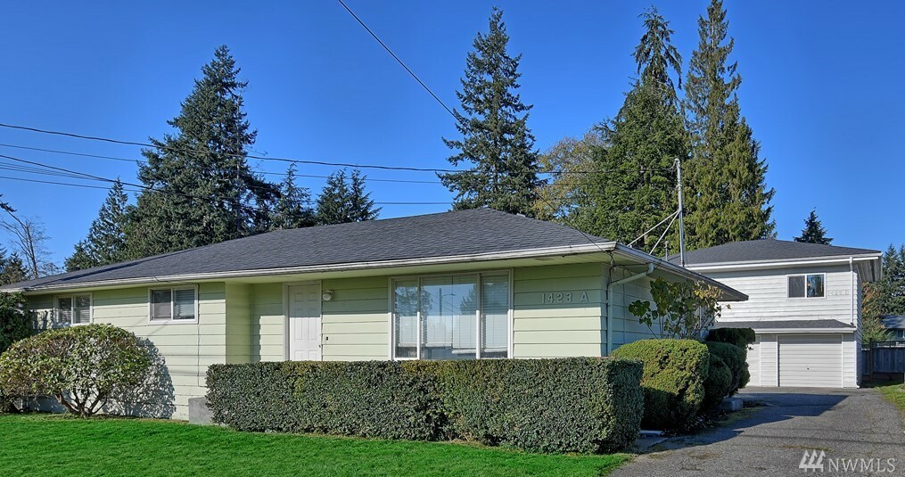 Property Photo:  1423 108th St SW A &Amp B  WA 98204 